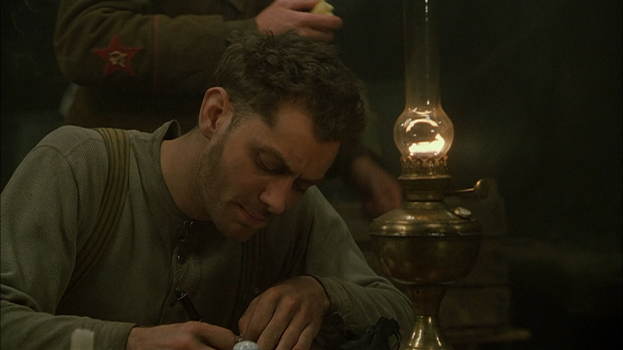 Враг у ворот.2001.BLU-RAY_720p.[-=DoMiNo=-].mkv_20190416_110351.185.png