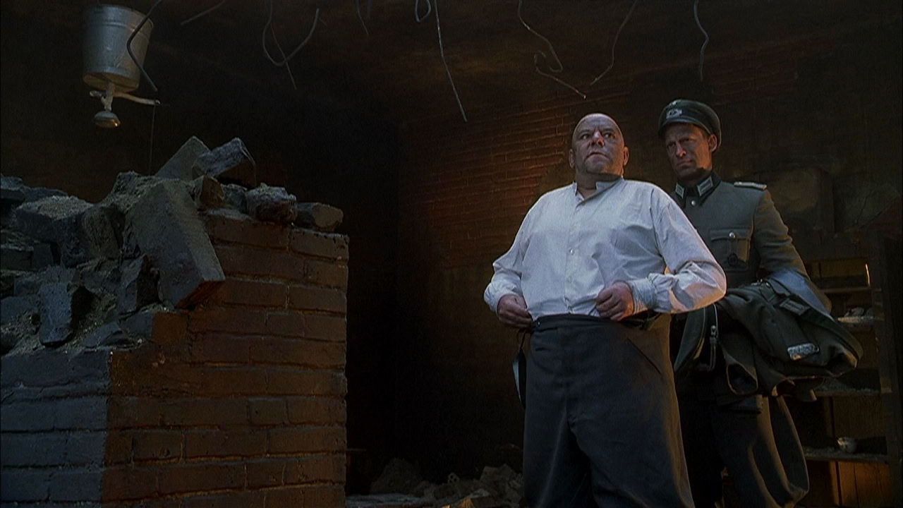 Враг у ворот.2001.BLU-RAY_720p.[-=DoMiNo=-].mkv_20190416_110327.333.png