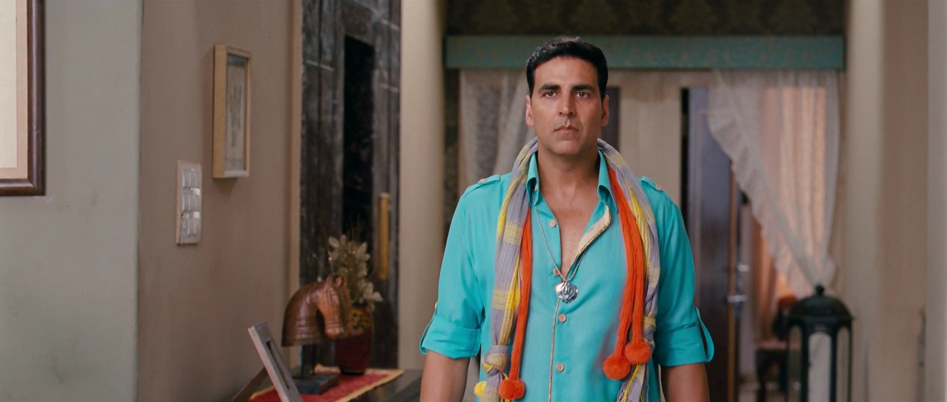 2012 - Khiladi 786 -5- Sari Sari Raat_1080p_sub.mkv6510.jpg