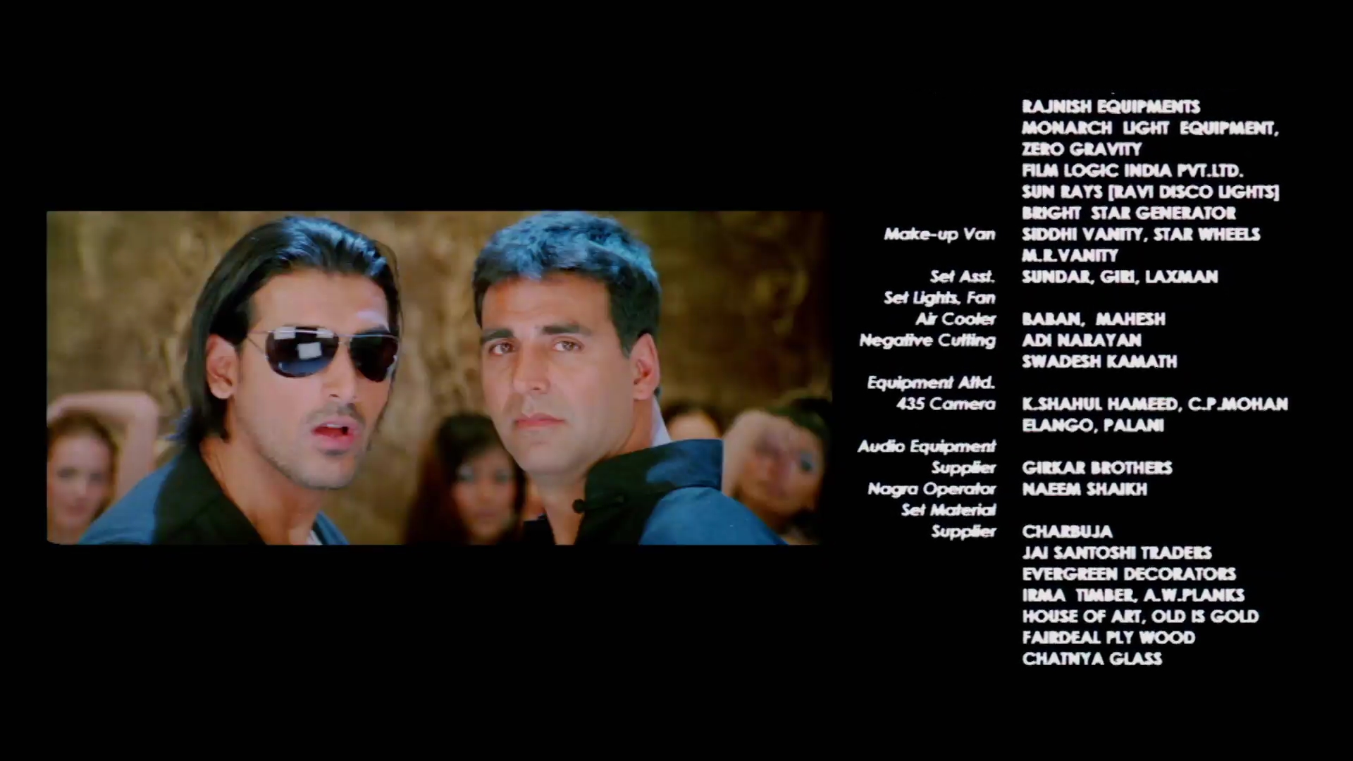 2005 - Garam Masala -5- Kiss Me Baby_1080p_sub.mkv0895.jpg