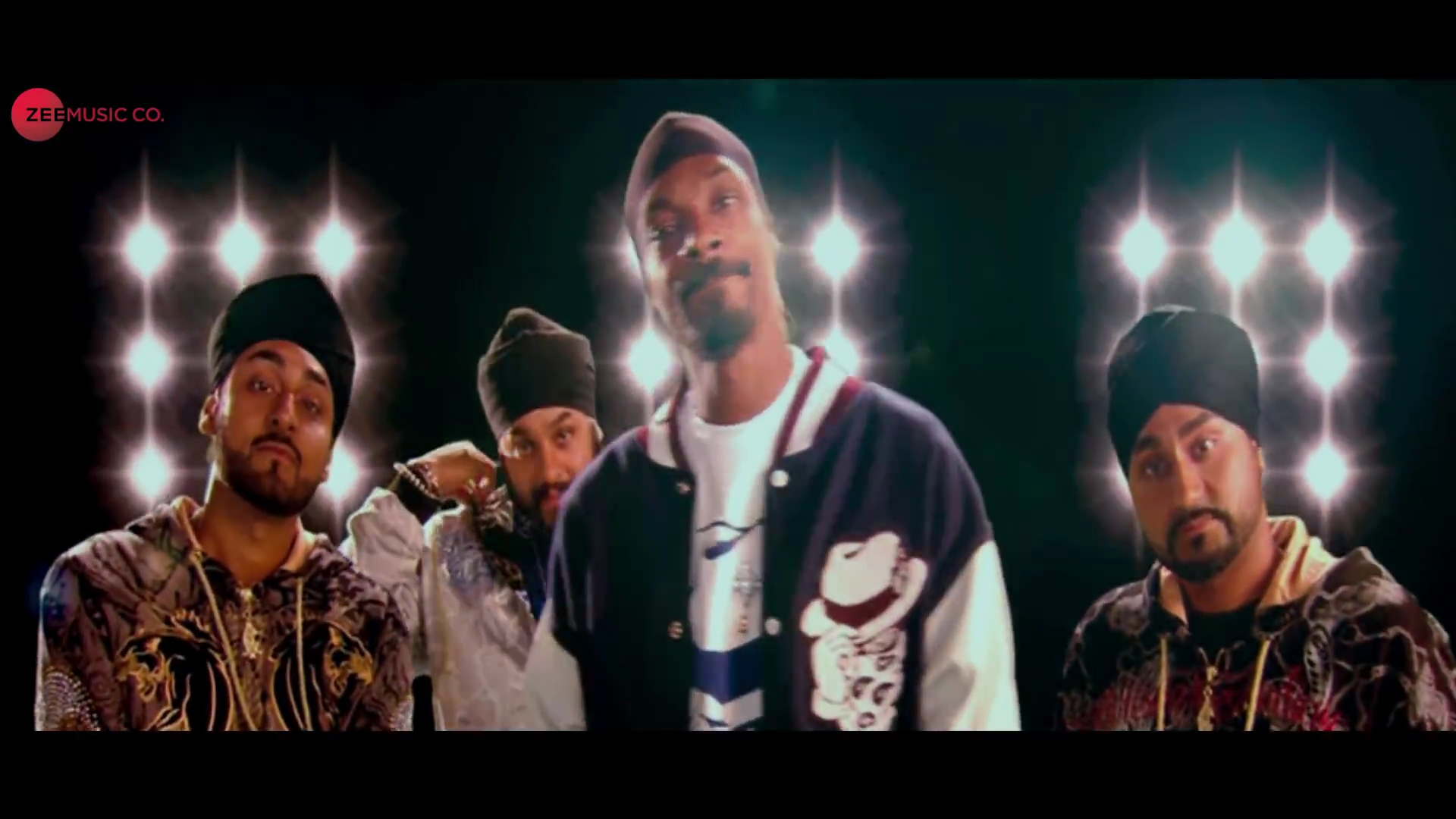 2008 - Singh Is Kinng -6- Title Song_1080p_YT.mp47484.jpg