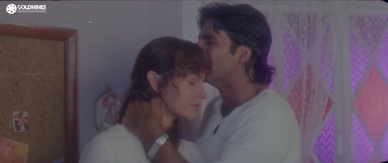 1998 - Angaaray -4- Tanha Tanha Dil Dhadke_720p.mkv4968.jpg