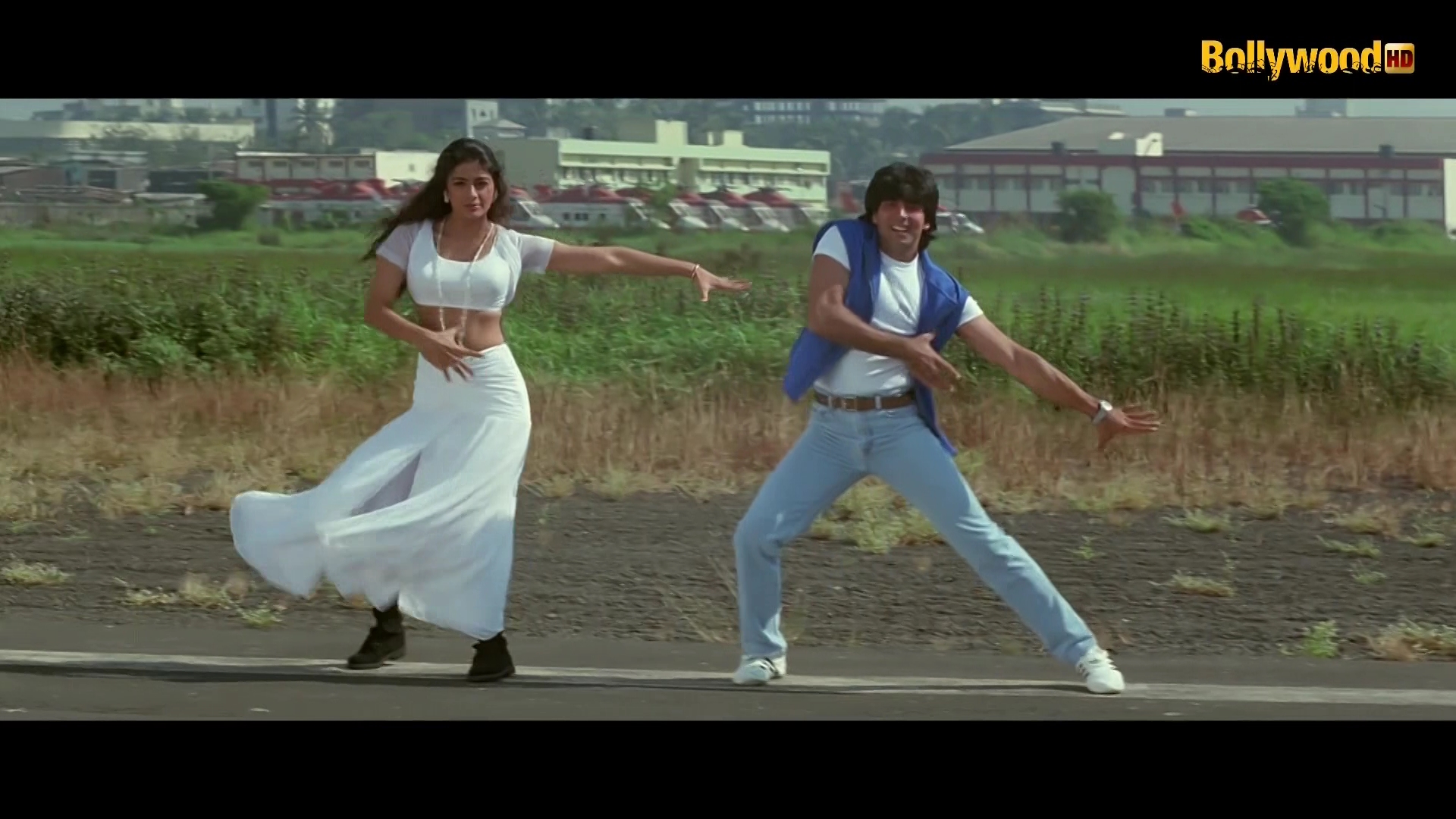 1996 - Tu Chor Main Sipahi -3- Chal Kar Le Thoda Pyar_1080p.mkv0099.jpg