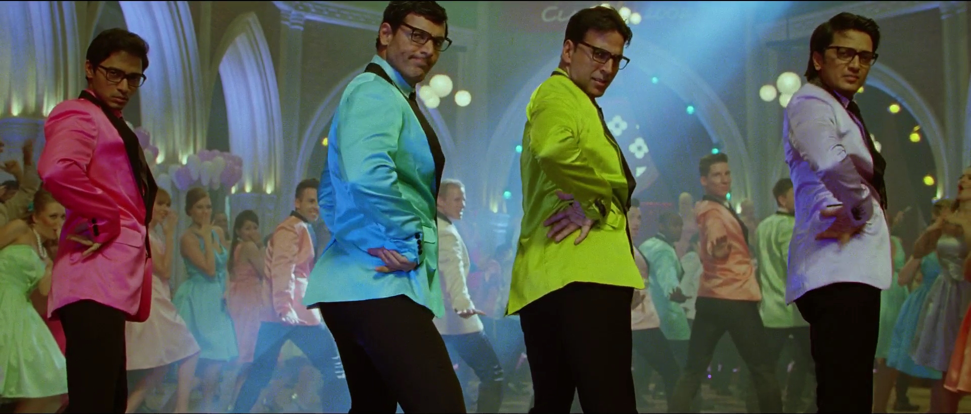 2012 - Housefull 2 -1- Papa Toh Band Bajaye_1080p_sub.mkv3229.jpg