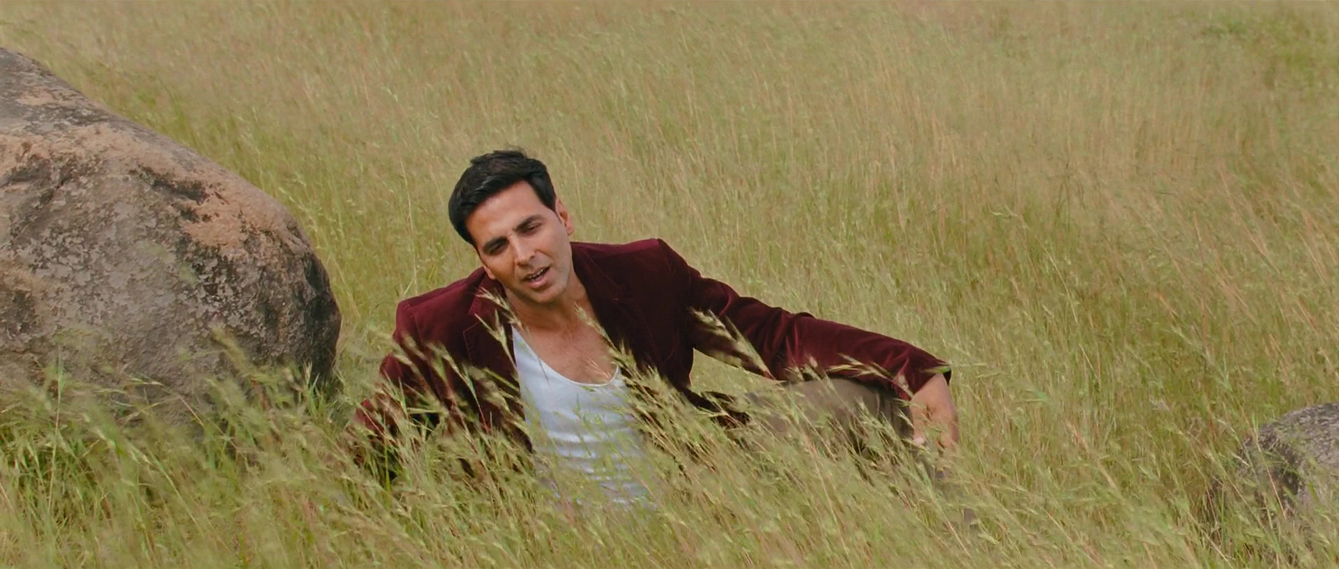 2012 - Khiladi 786 -5- Sari Sari Raat_1080p_sub.mkv6390.jpg