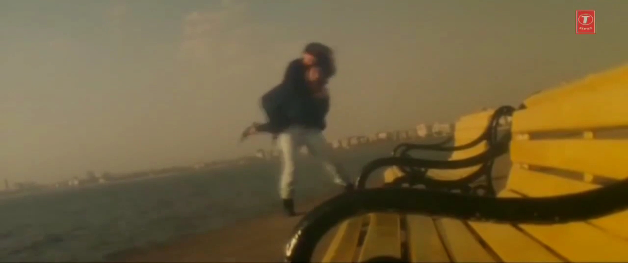 1998 - Angaaray -2- Yaadein Kitni Yaadein_720p.mkv4540.jpg