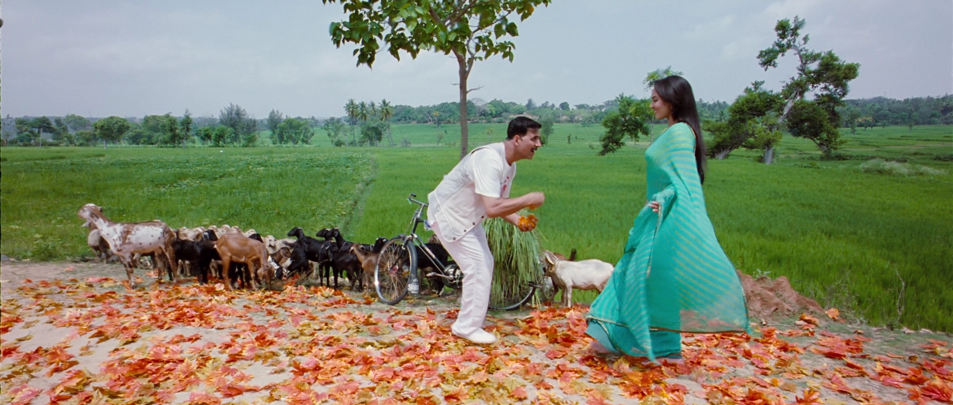 2012 - Rowdy Rathore -3- Tera Ishq Bada Teekha_1080p_sub.mkv8294.jpg