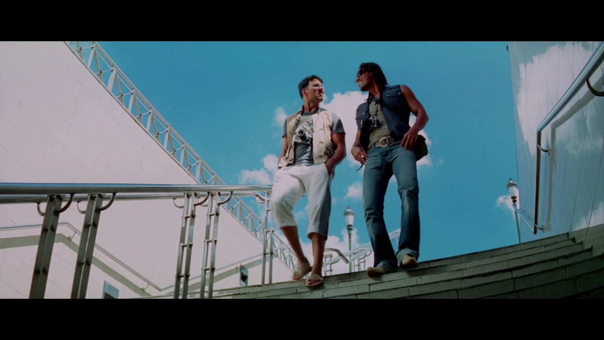 2005 - Garam Masala -1- Adaa_1080p_sub.mkv0964.jpg