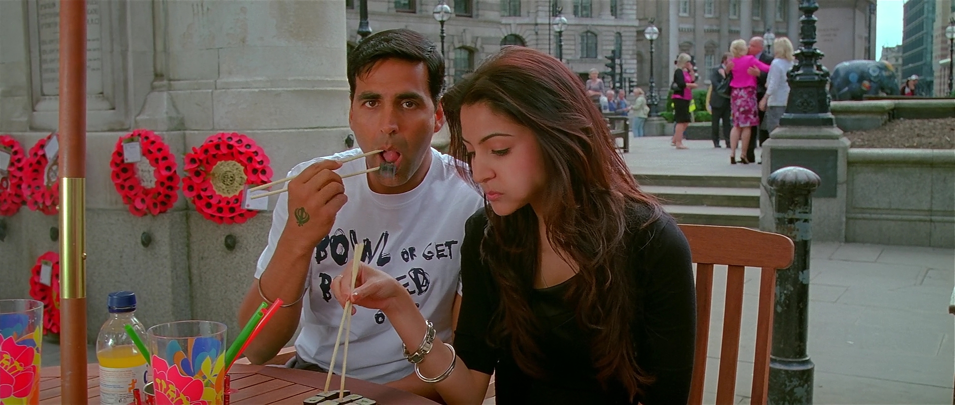 2011 - Patiala House -2- Baby When You Talk To Me_1080p_sub.mkv0108.jpg