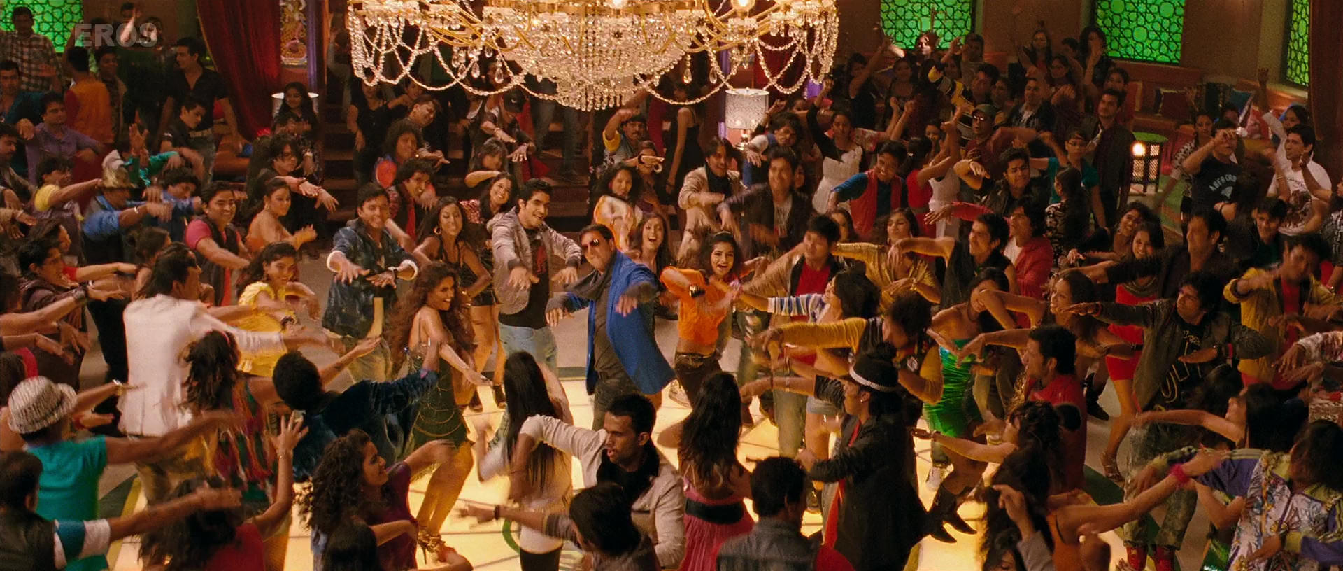 2012 - Khiladi 786 -6- Hookah Bar_1080p_sub.mkv6623.jpg