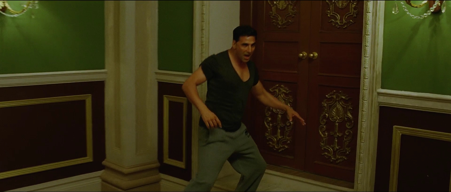 2012 - Housefull 2 -3- Right Now Now_1080p_sub.mkv3603.jpg