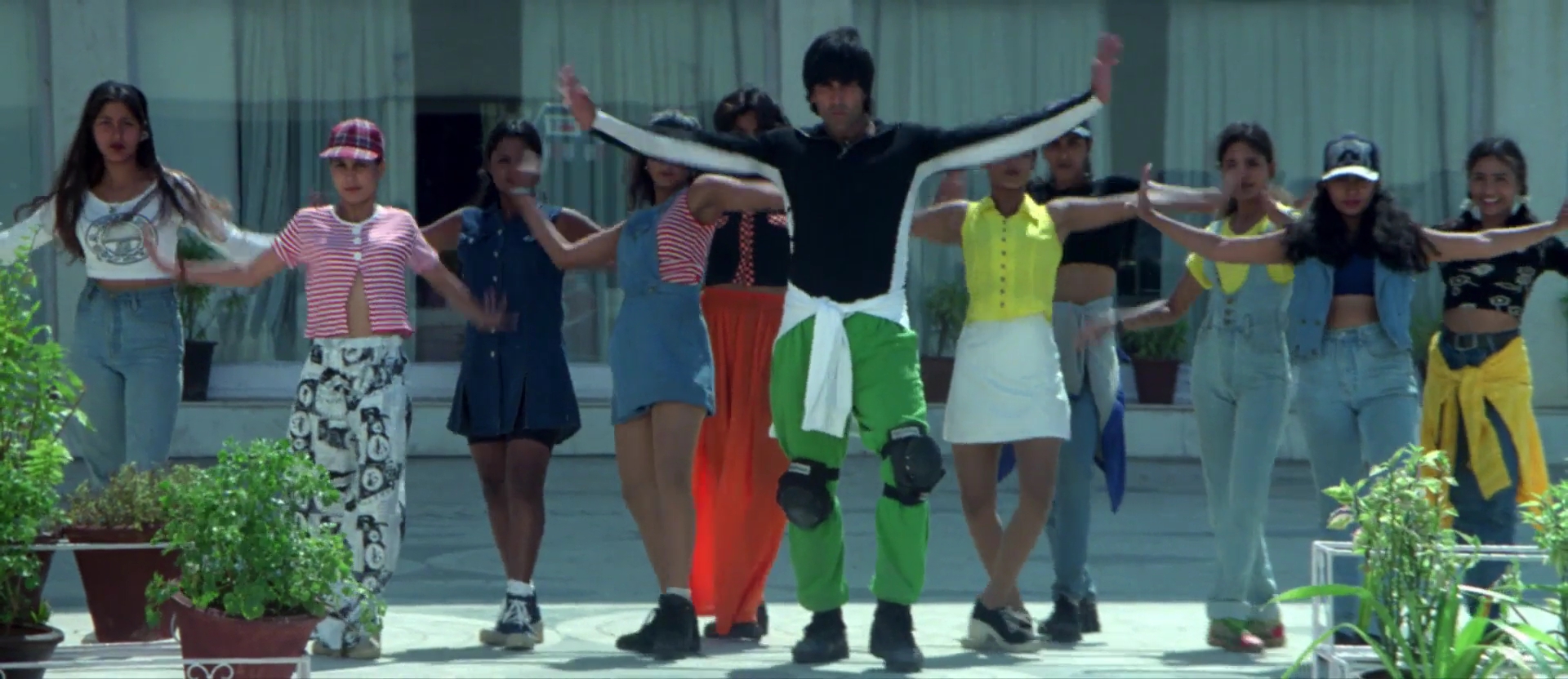 1997 - Aflatoon -1- title song_1080p_sub.mkv0089.jpg