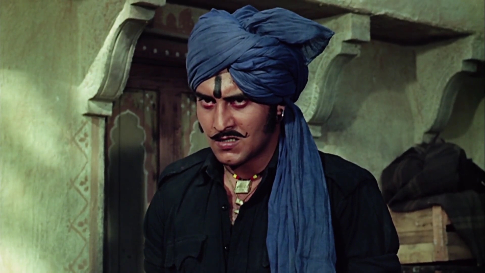 Mera.Gaon.Mera.Desh.1971.WEBHDRip.1080p.AVC[(067204)21-04-00].JPG