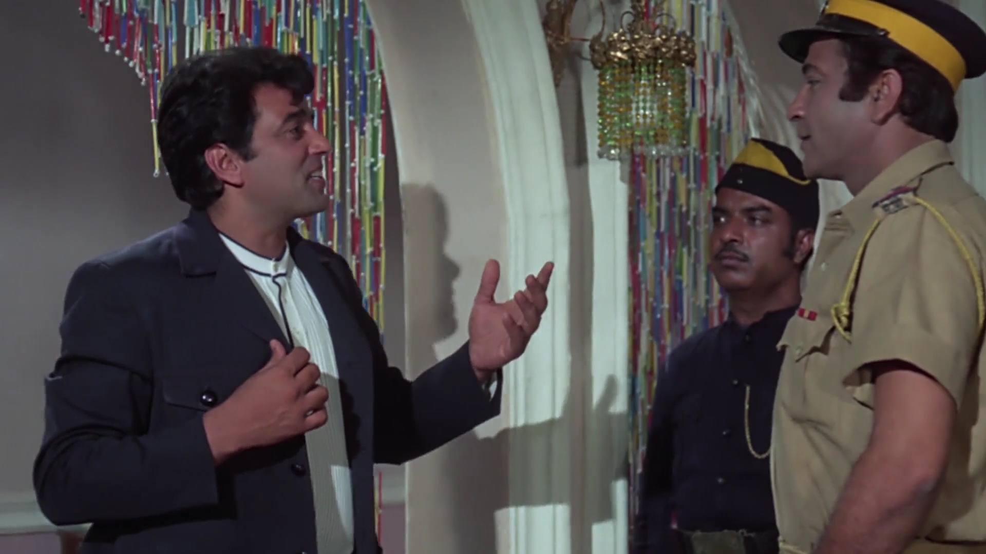 Do.Chor.1972.WEBHDRip.1080p.AVC[(010250)17-51-02].JPG