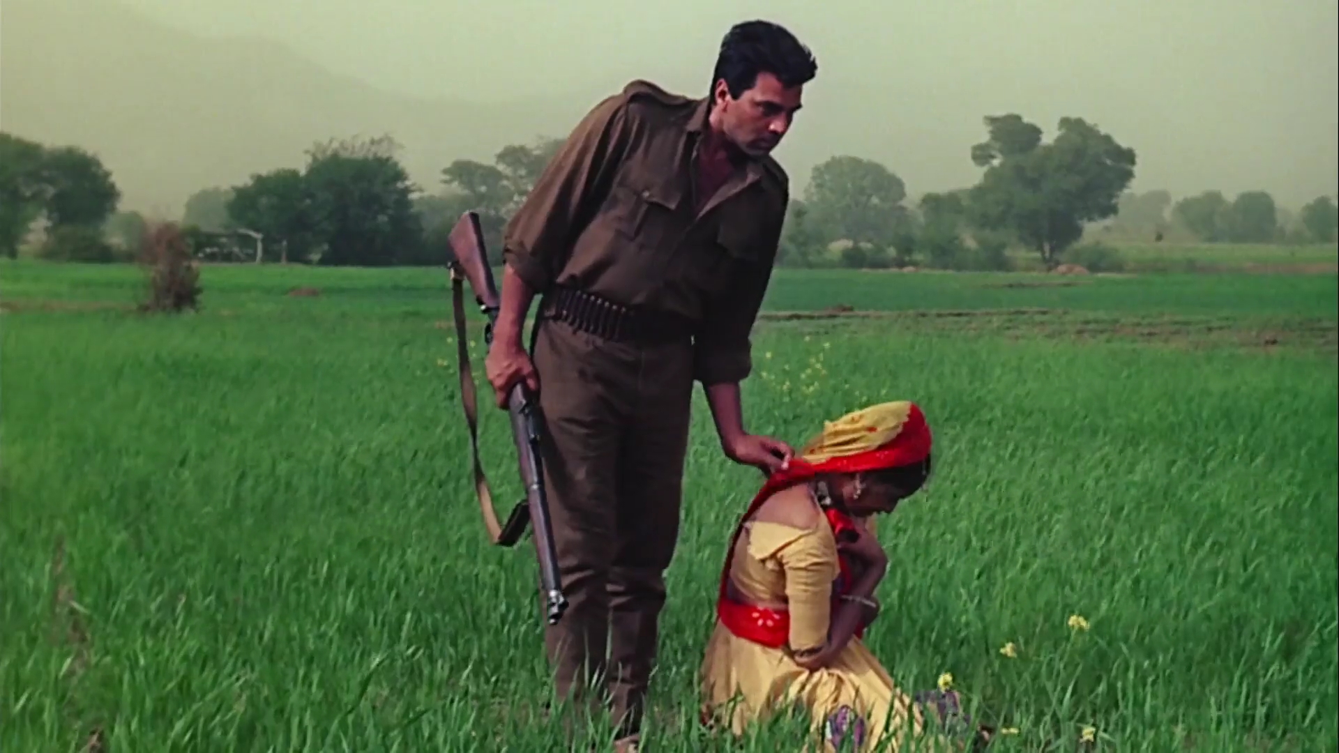 Mera.Gaon.Mera.Desh.1971.WEBHDRip.1080p.AVC[(159169)21-04-47].JPG