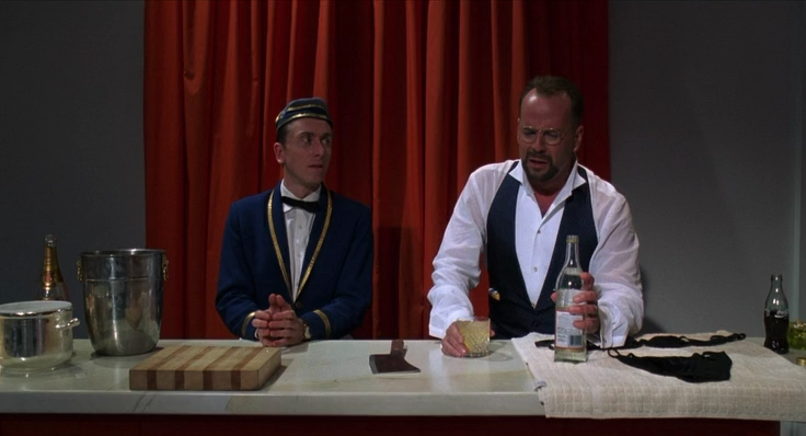 Четыре комнаты.(1995).HDRip-AVC.[-=DoMiNo=-].mkv_20191204_144640.897.png