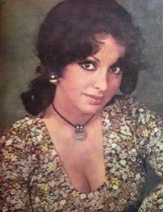 Star-Style-19-Dec-1975-Zeenat-Raj-_57 (7).jpg