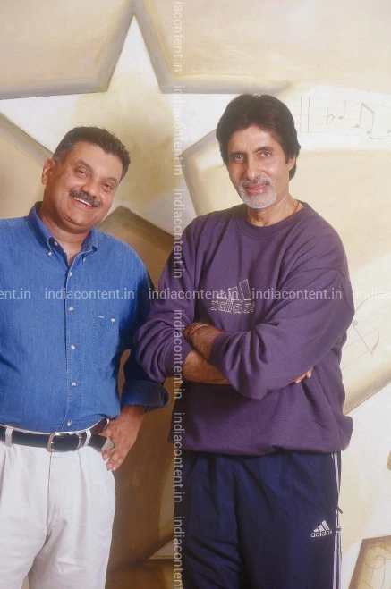 659-actor-amitabh-bachchan-with-star-tv-s-peter-mukherjea-image-F200SR6.webp