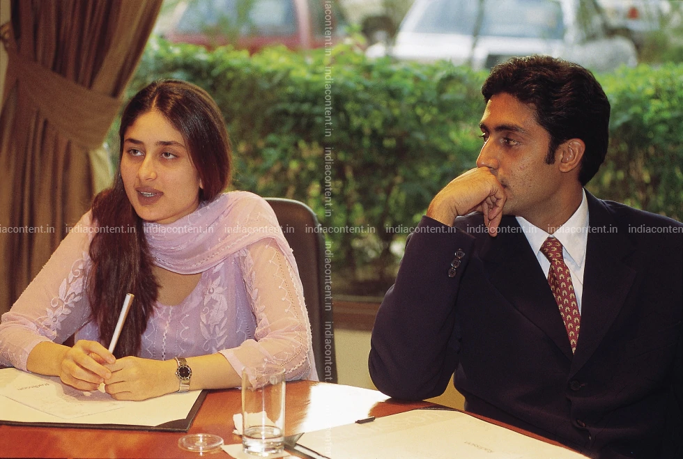 659-bollywood-actors-abhishek-bachchan-and-kareena-kapoor-khan-clicked-image-88005500_20190412_120.webp