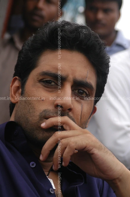 659-abhishek-bachchan-actor-on-the-sets-of--bluff-master--in-mumbai-image-Abhishek_Bachchan_081605_B_07.webp