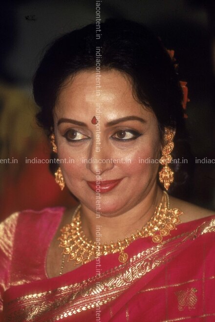659-hema-malini-actress-in-hindi-films---bollywood-portrait-image-F218SK5_DVD0022.jpg