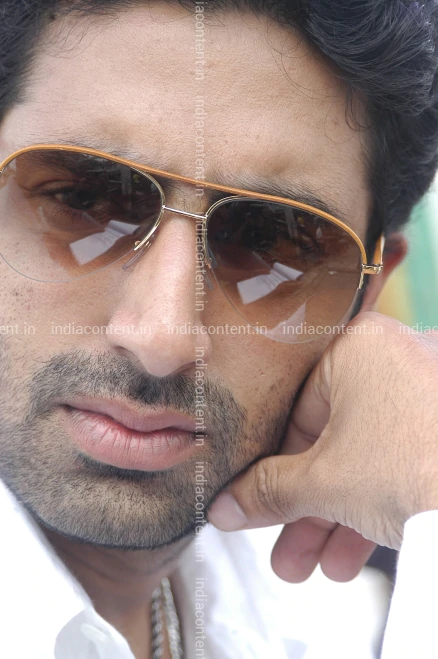 659-abhishek-bachchan-actor-on-the-sets-of--bluff-master--in-mumbai-image-Abhishek_Bachchan_081605_B_03.webp