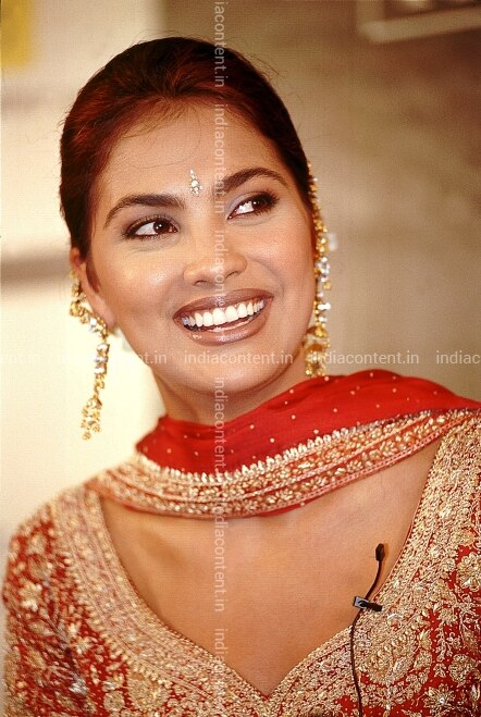 659-lara-dutta-addresses-media-in-new-image-88005500_20190409_121.jpg