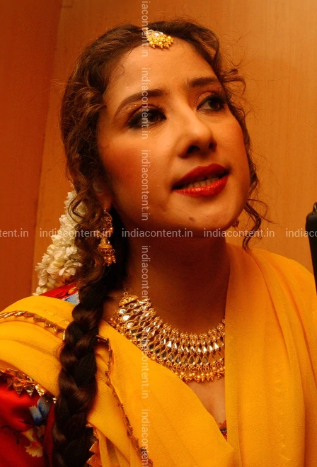 659-film-actress-manisha-koirala-taking-to-media-image-Koirala_ManishaBP_CD079.webp