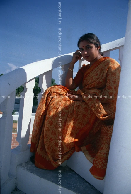 659-indian-film-actress-revathi-poses-for-a-photograph-while-sitting-on-image-88005500_20190129_005.webp