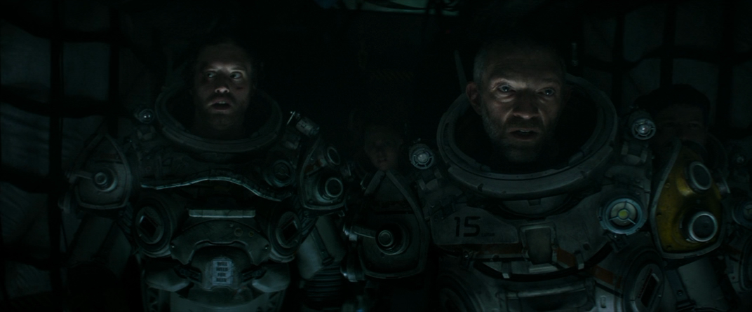 Под водой (2020) HDRip-AVC__ivanes.mkv_20200402_205143.865.png