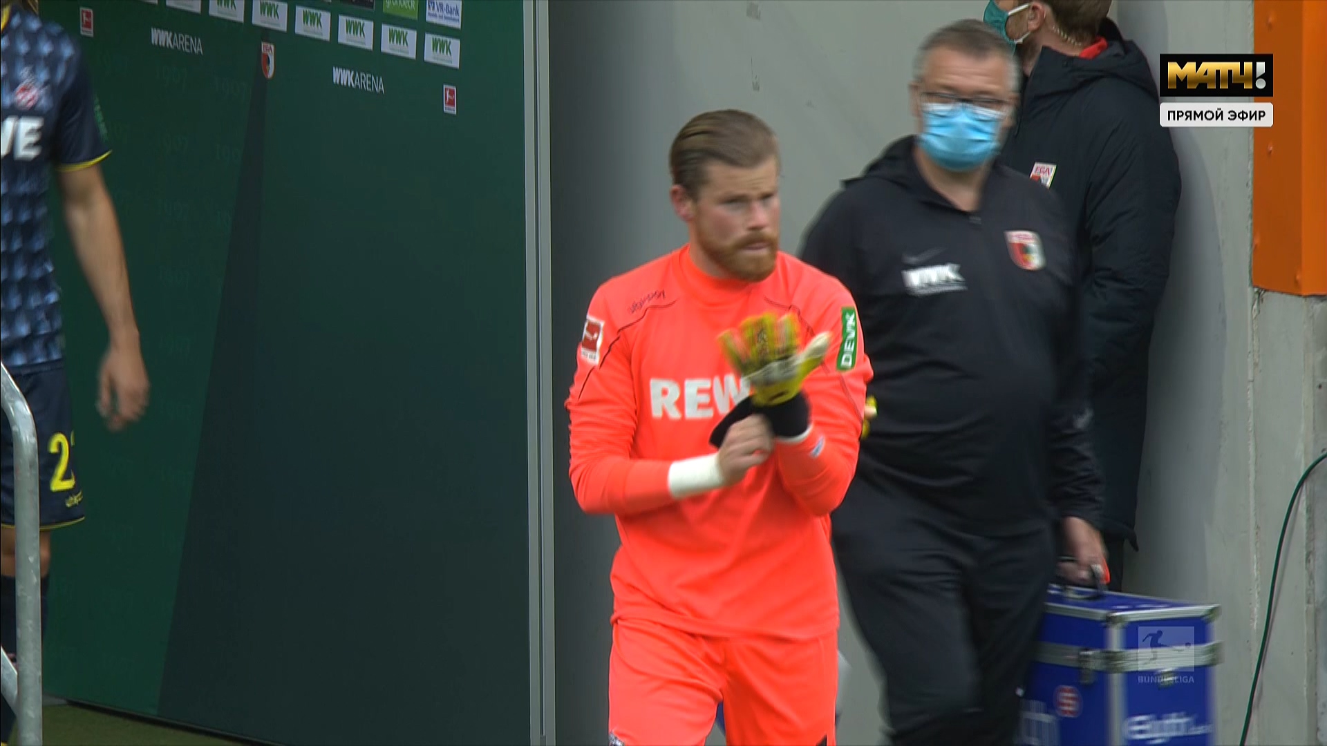 Чемпионат Германии 2019-2020 30-й тур Аугсбург - Кёльн Матч ТВ HD.ts_20200607_232428.478.jpg