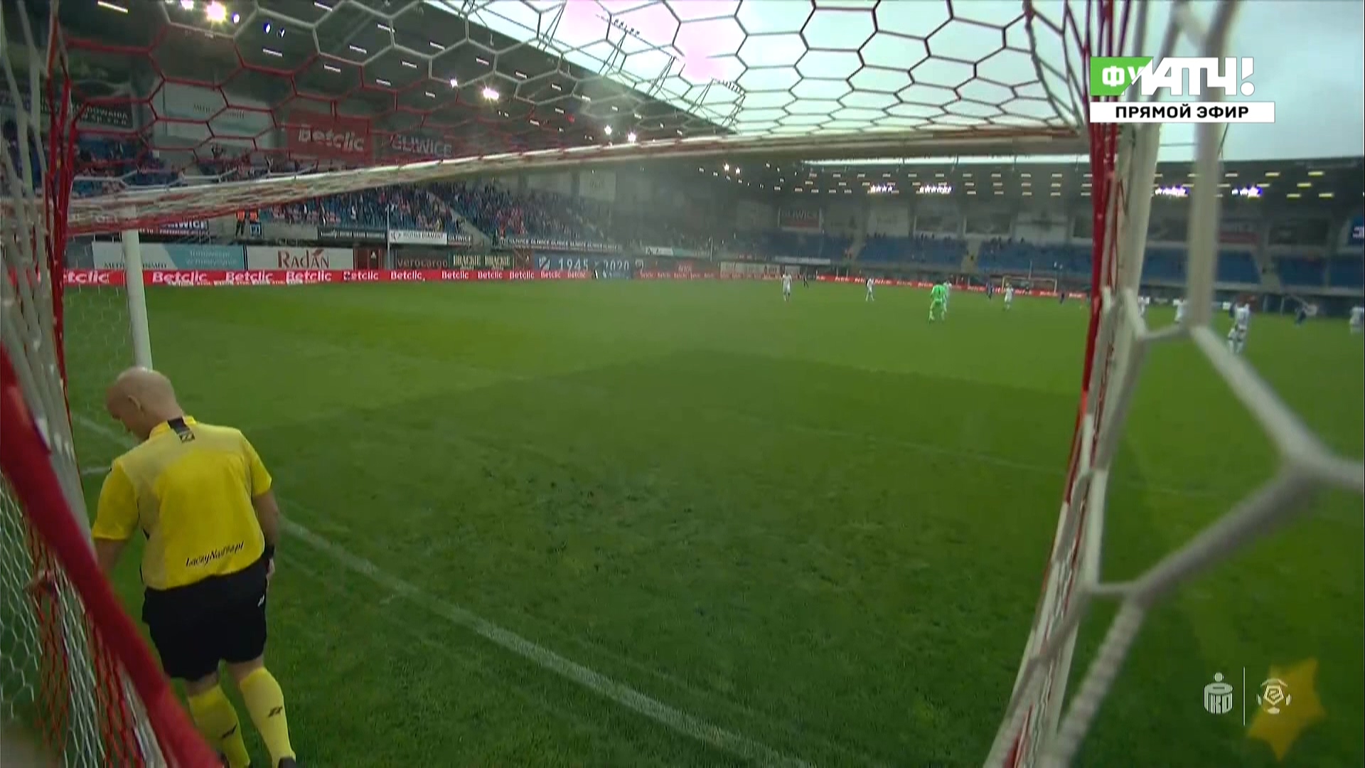 Чемпионат Польши 2019-2020 Плей-офф чемпионов 1-й тур Пяст – Лех Матч! Футбол 2 HD.ts_20200620_230019.498.jpg