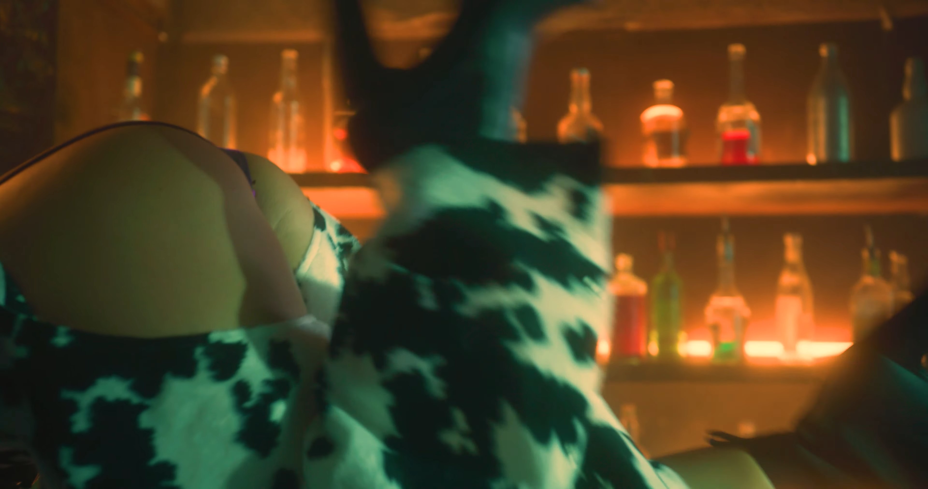 Paul Damixie feat. Alexandra Stan - Bandit   Official Video.mkv_snapshot_02.43_[2020.10.09_16.25.37].jpg