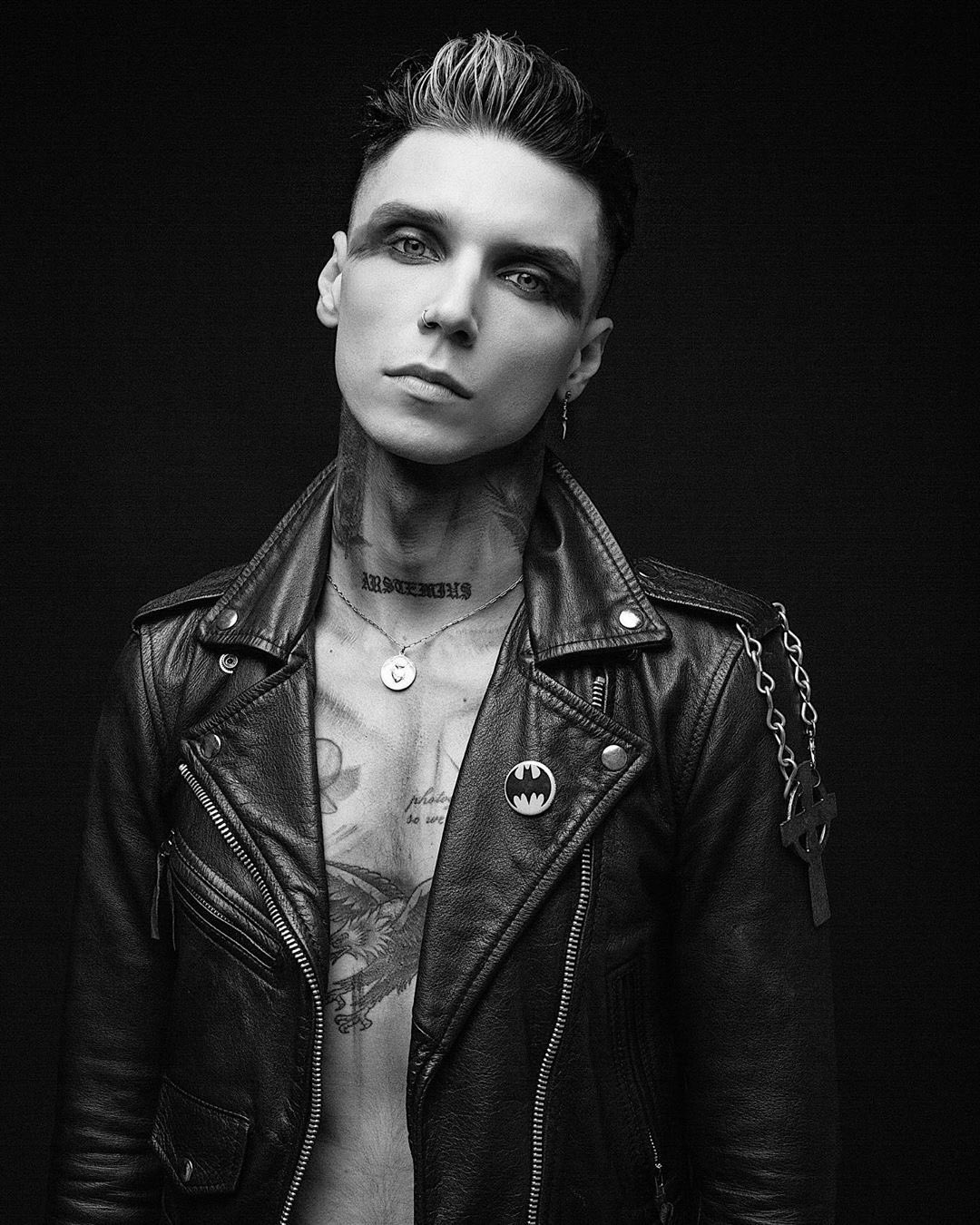 Энди бирсак блондин. Black veil brides вокалист. Black veil brides солист. Andy biersack 2018. Энди сэмберг фото.