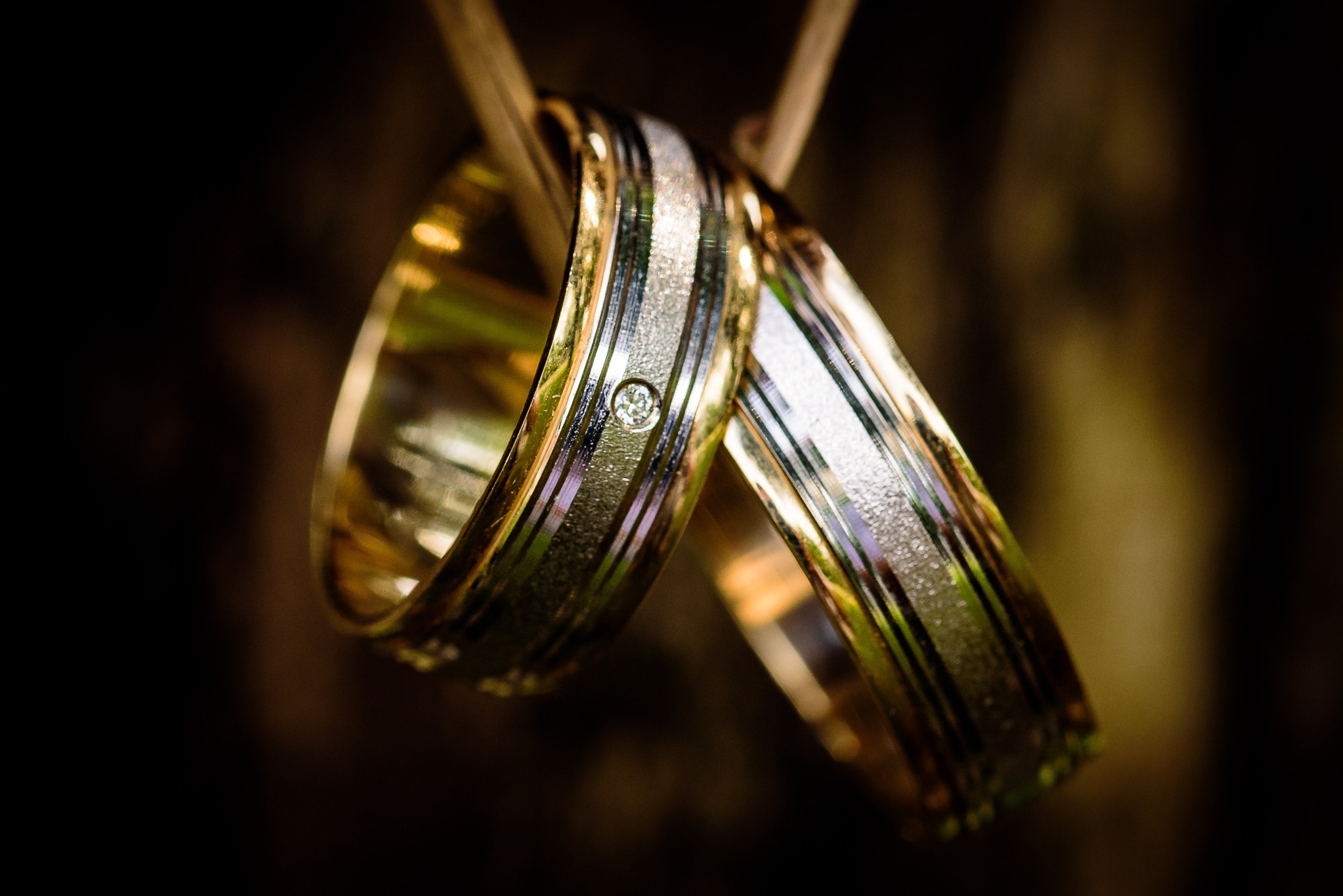 Обручальные кольца из золота: выбор непростого украшения