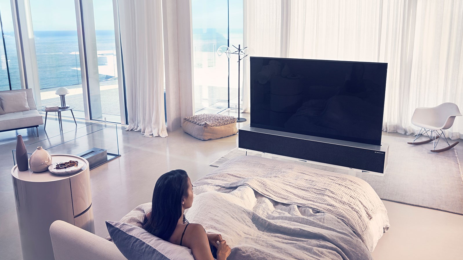 LG Signature OLED R TV LG Signature OLED R TV