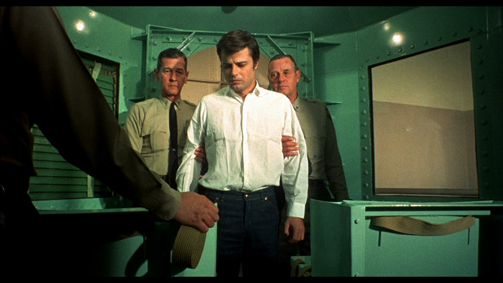 Una.sull'altra.1969.Le.chat.qui.fume.BDRemux.1080p[(145659)17-11-38].PNG
