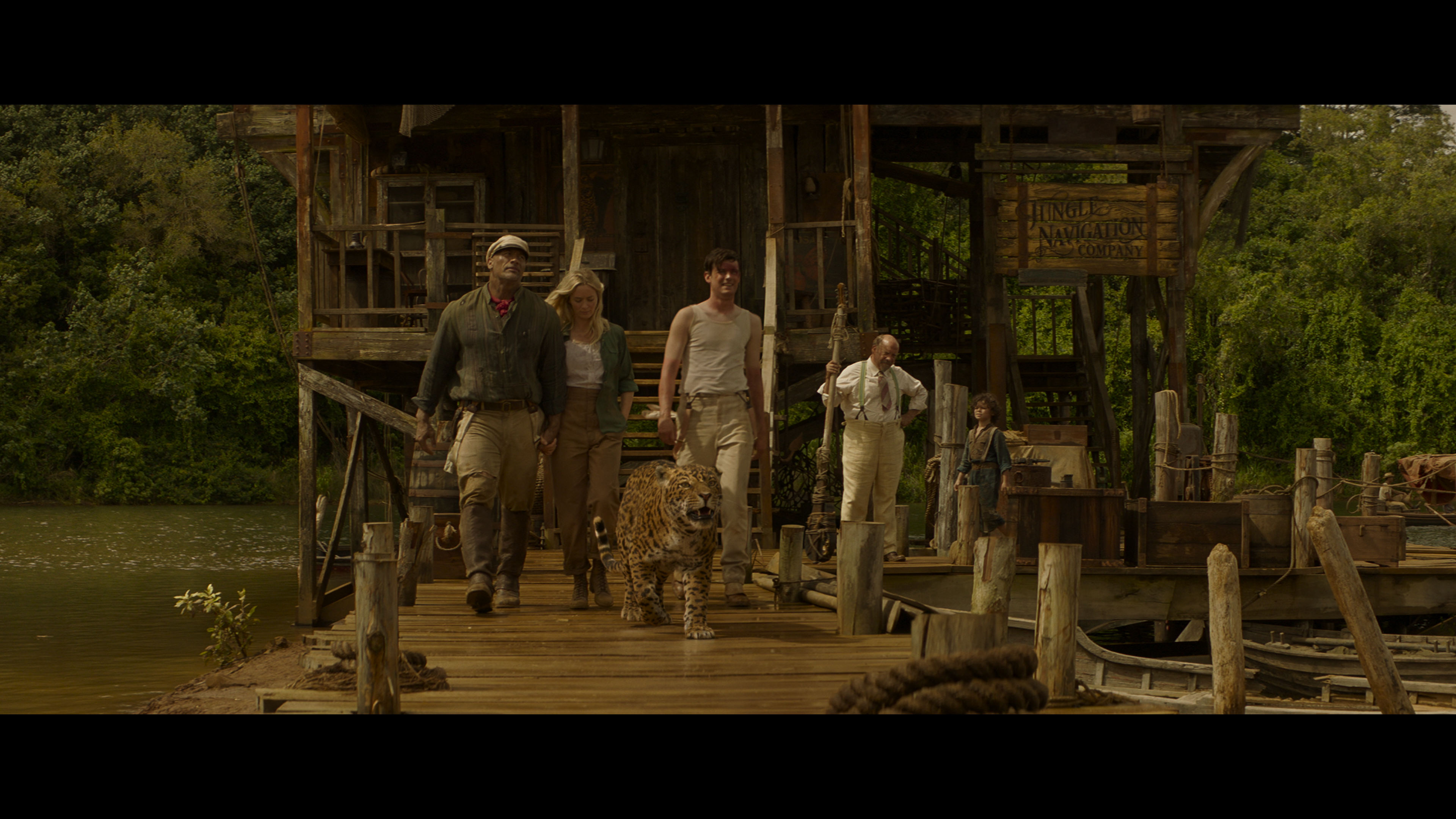 Круиз по джунглям.2021.UHD.Blu-Ray.Remux.2160p.mkv_snapshot_01.54.52_[2021.11.13_12.36.24].png