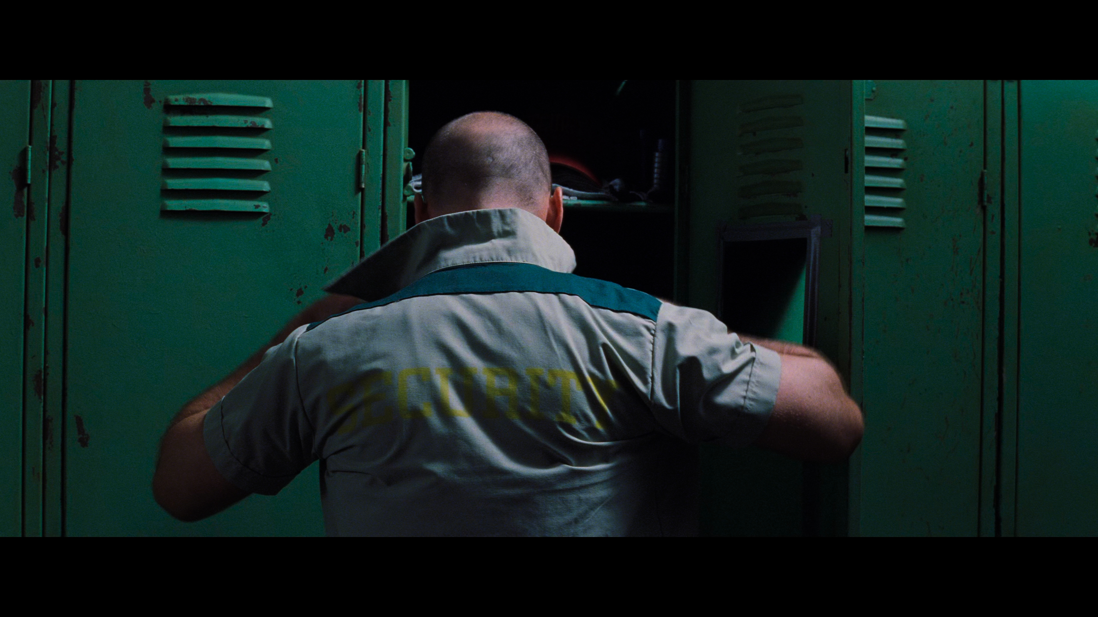 Unbreakable.2000.2160p.UHD.BDRemux.DTS-HD.MA.5.1.P8.HYBRID.DoVi-DVT.mkv_20211220_235554.355.jpg