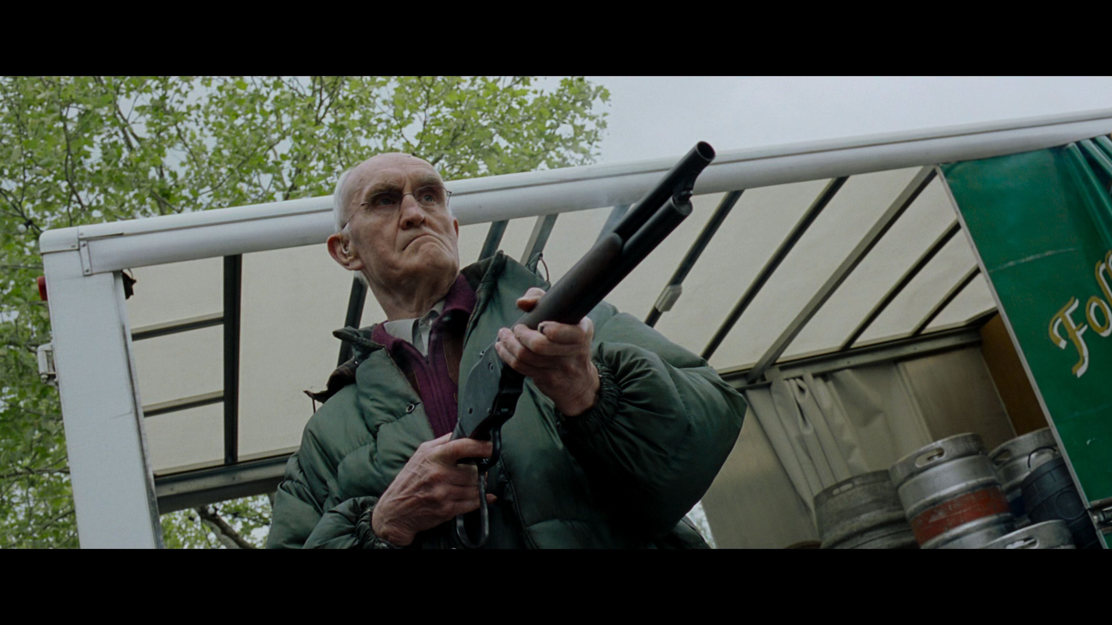 Hot.Fuzz.2007.UHD.BDRemux.2160p.HDR.DoVi.Hybrid.P8.by.DVT.mkv_snapshot_01.34.11_[2022.01.07_12.23.43].png