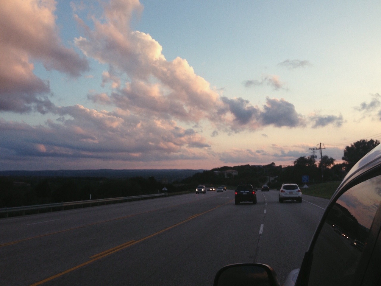 Фото неба из окна машины