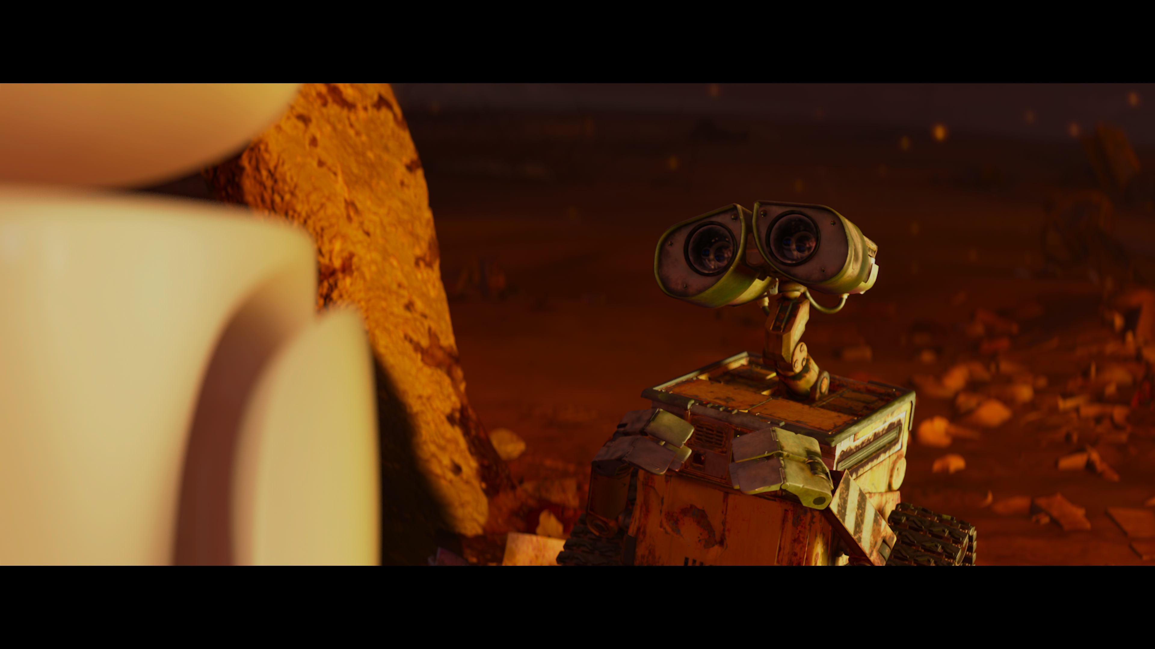 WALL-E.2008.2160p.UHD.BDRemux.HDR.DoVi.P8.Hybrid.by.DVT.mkv_snapshot_00.22.28_[2022.02.27_21.34.52].png