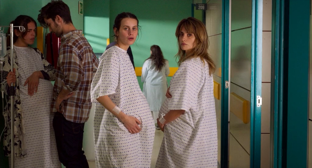 Parallel Mothers.2021.DUB.iTunes.BDRip-AVC.[wolf1245.ExKinoRay].mkv_20220305_144011.472.jpg