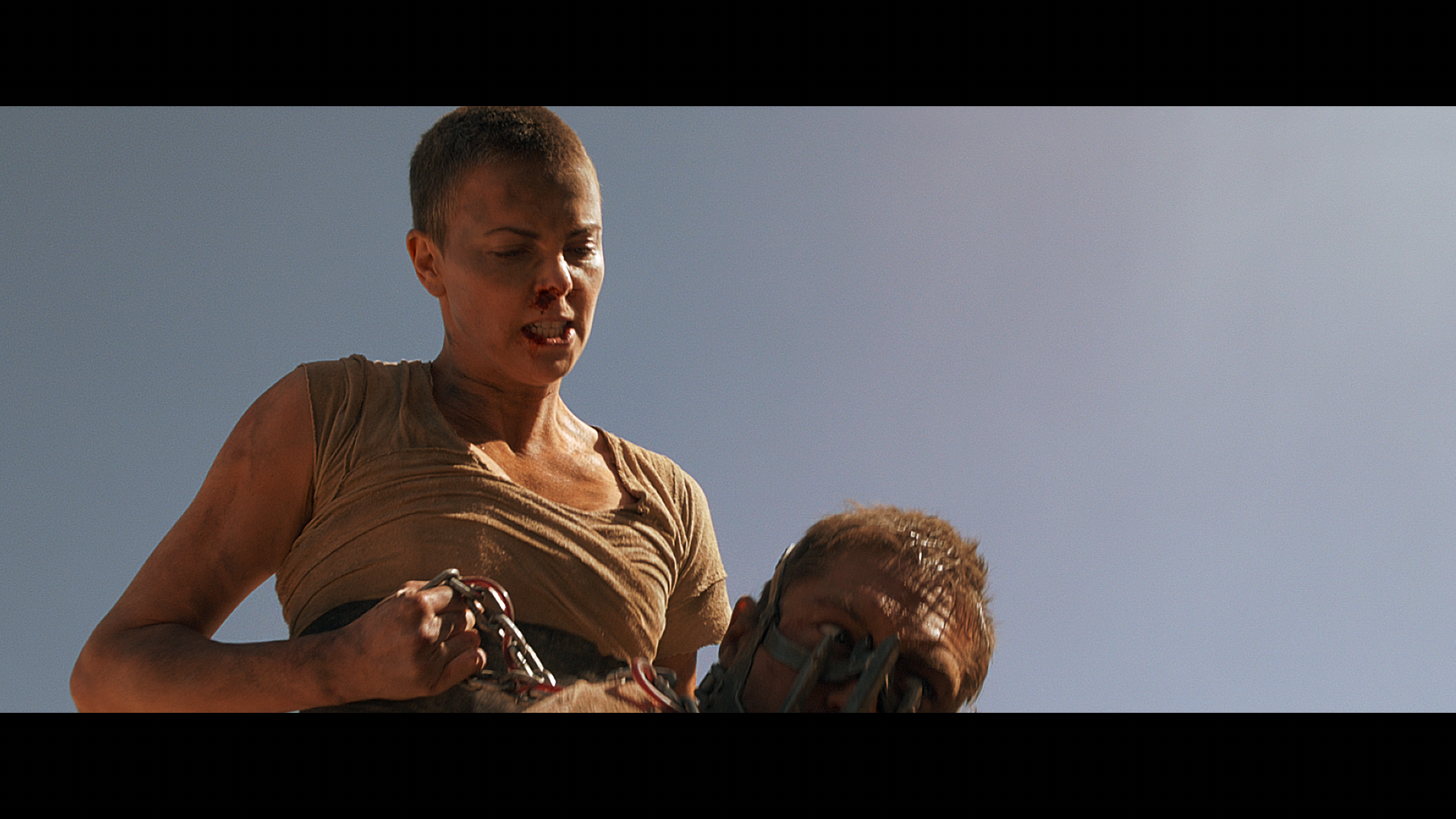 Mad.Max.Fury.Road.2015.2160p.UHD.BDRemux.HDR.DoVi.P8.Hybrid.by.DVT.mkv_snapshot_00.37.05_[2022.03.09_18.08.46].png