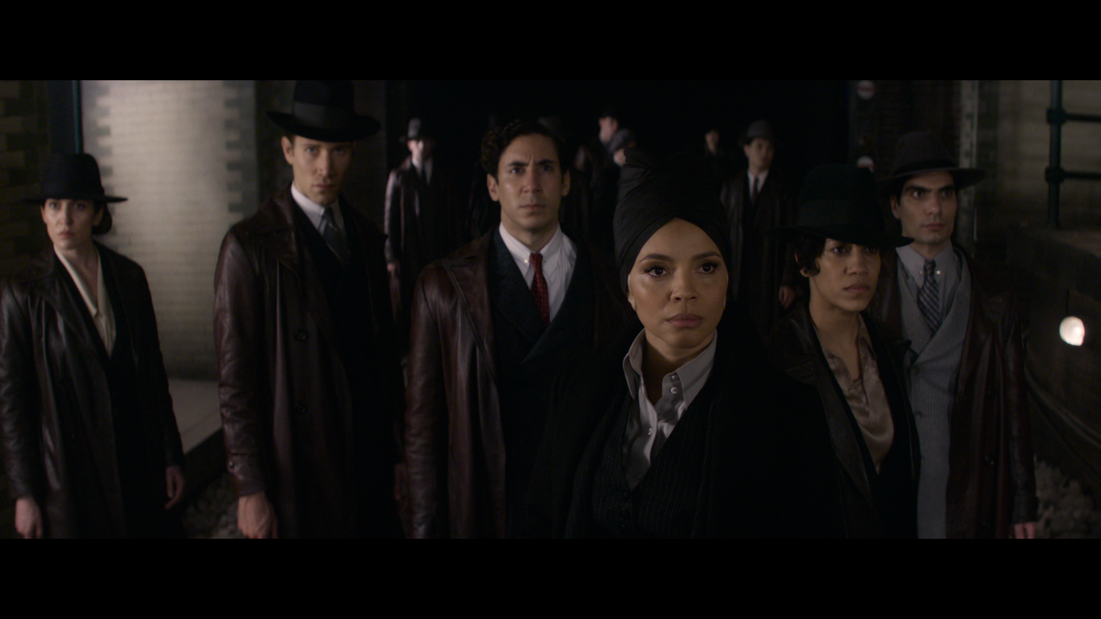 Fantastic.Beasts.and.Where.to.Find.Them.2016.2160p.UHD.BDRemux.TrueHD.Atmos.DoVi.P8.Hybrid.by.DVT.mkv_snapshot_01.47.45_[2022.03.13_11.59.29].png