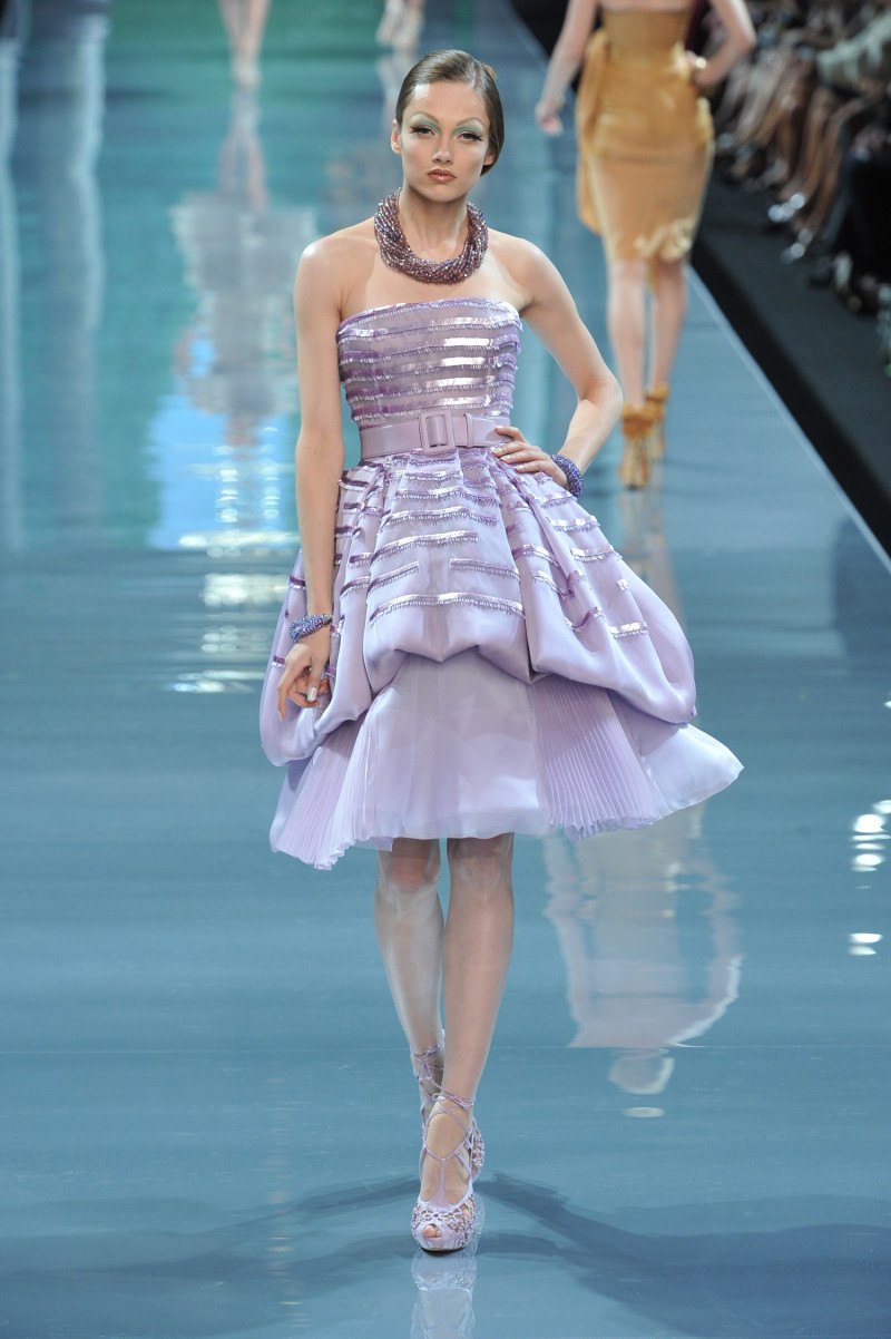 christian-dior-fall-2008-couture-00270h-karmen-pedaru.jpg