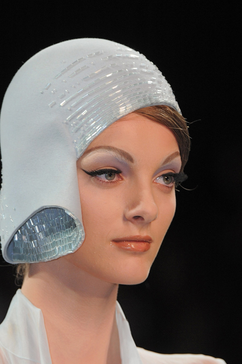 christian-dior-fall-2008-couture-details-00170h-denisa-dvorakova.jpg