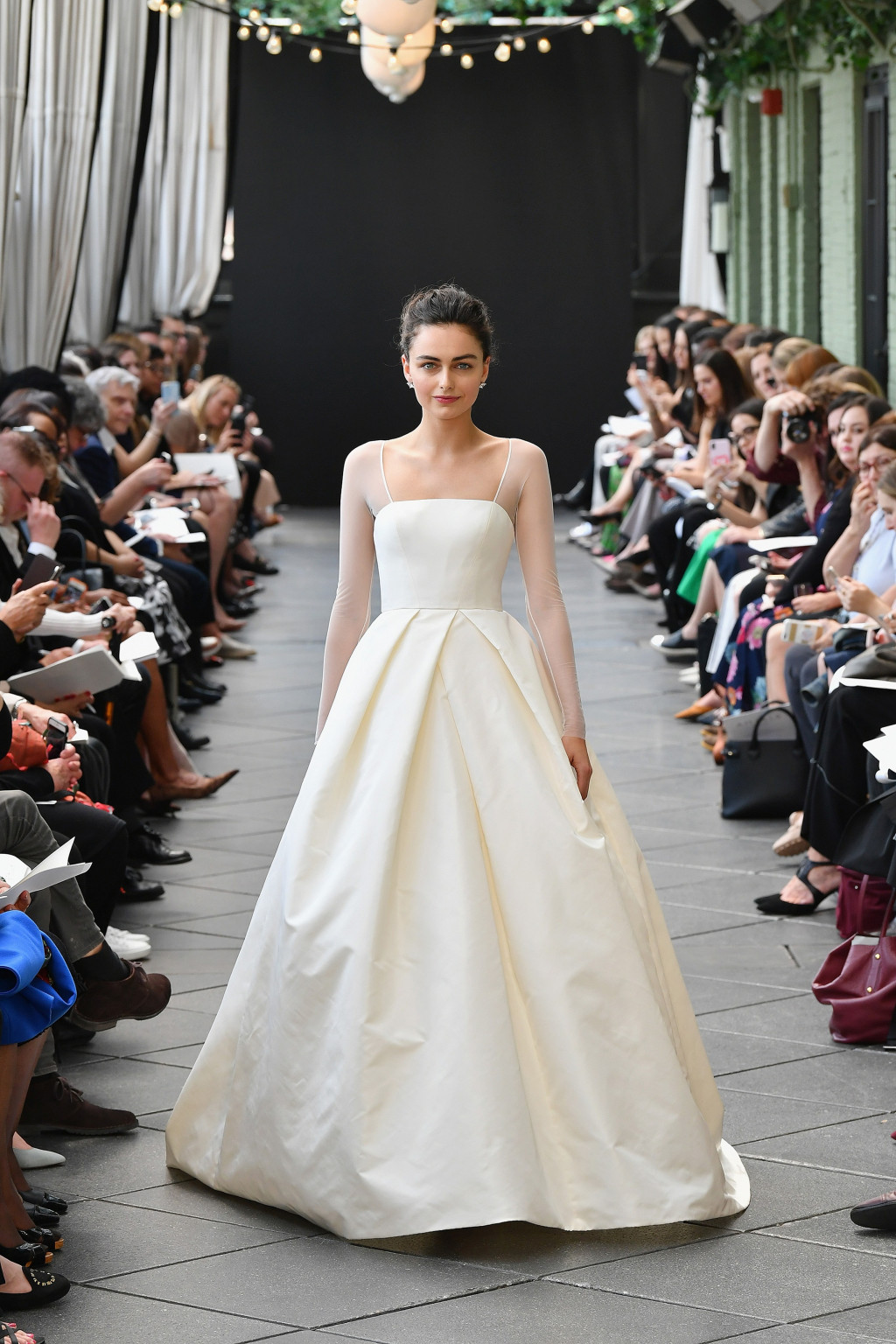 945918976-amsale-bridal-spring-2019-vogue-pr.jpg