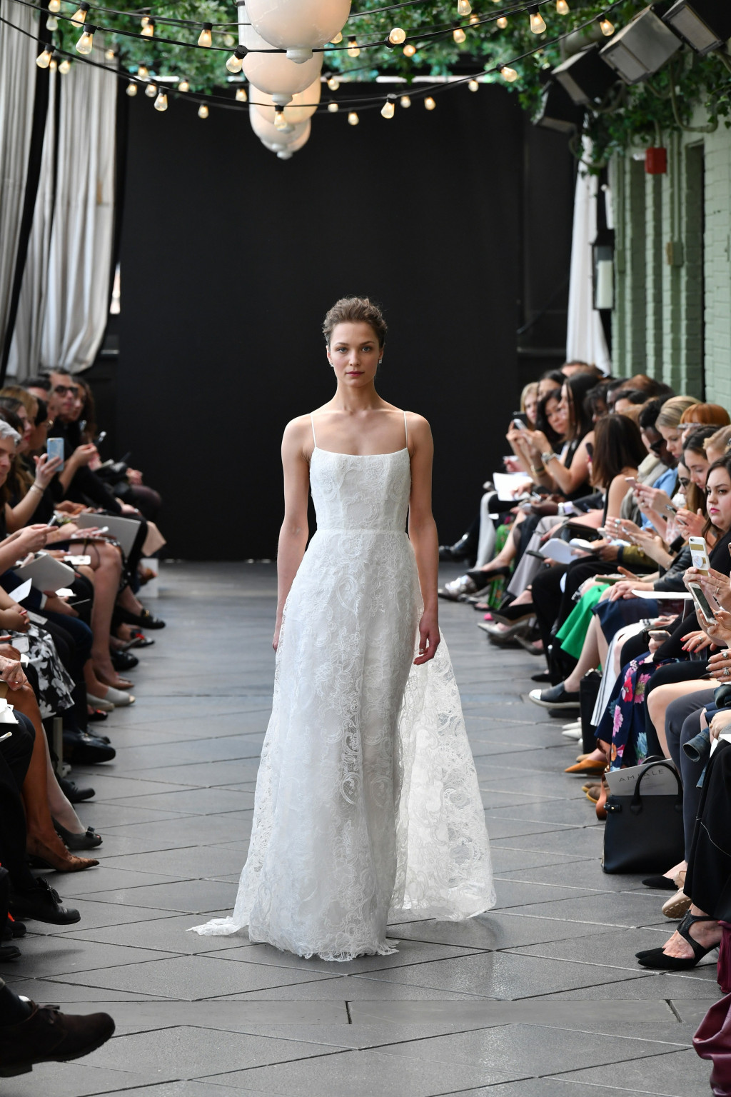 945919146-amsale-bridal-spring-2019-vogue-pr.jpg