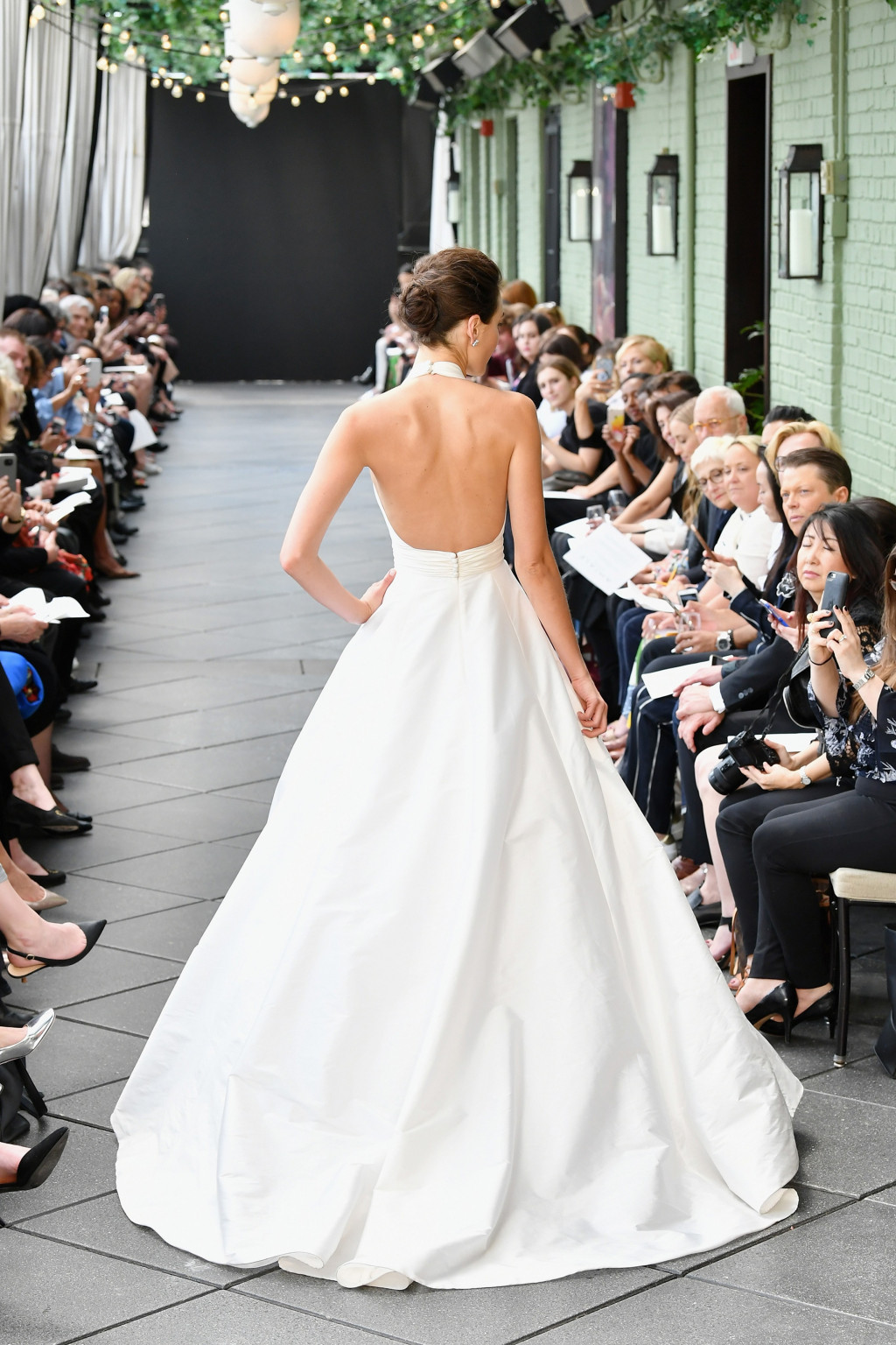945919016-amsale-bridal-spring-2019-vogue-pr.jpg